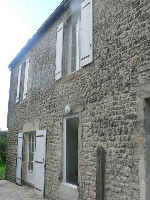Gite De L'AureTrevieres エクステリア 写真