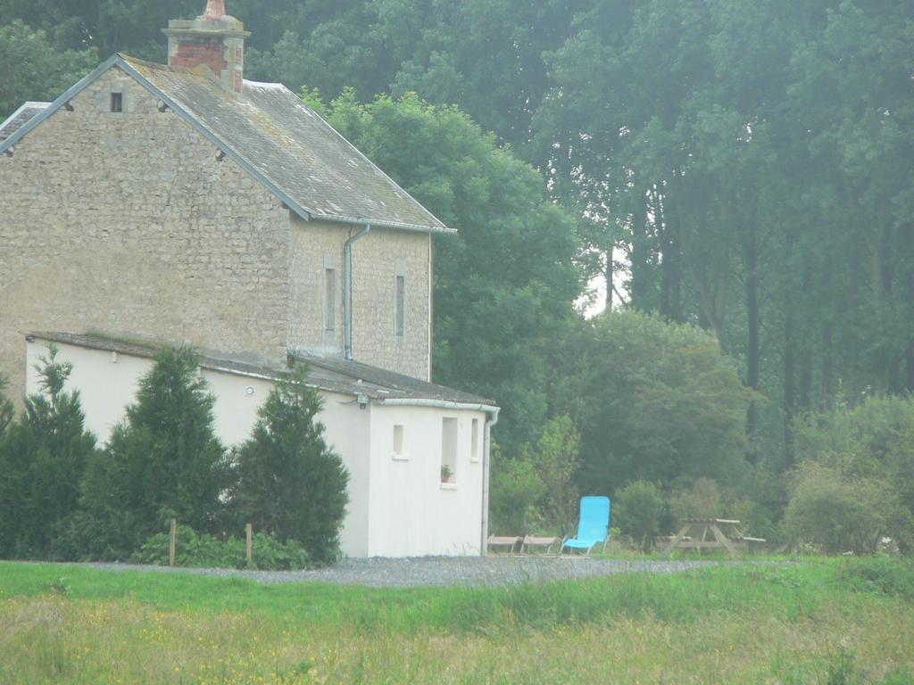 Gite De L'AureTrevieres エクステリア 写真
